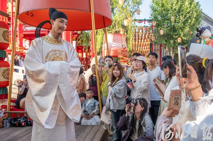 河头老街遇“李白”，千年诗意撞满怀